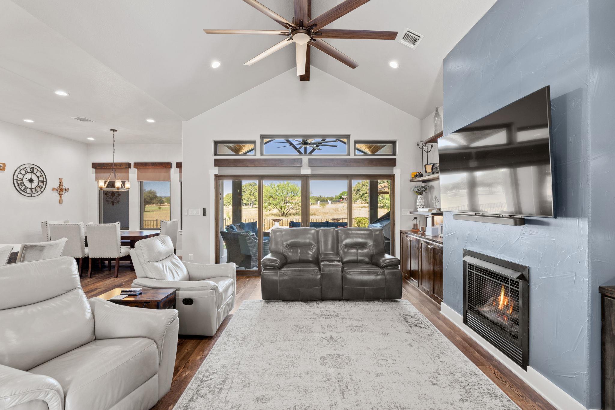 186 Oak Grove Pkwy, Kingsland, TX 78639