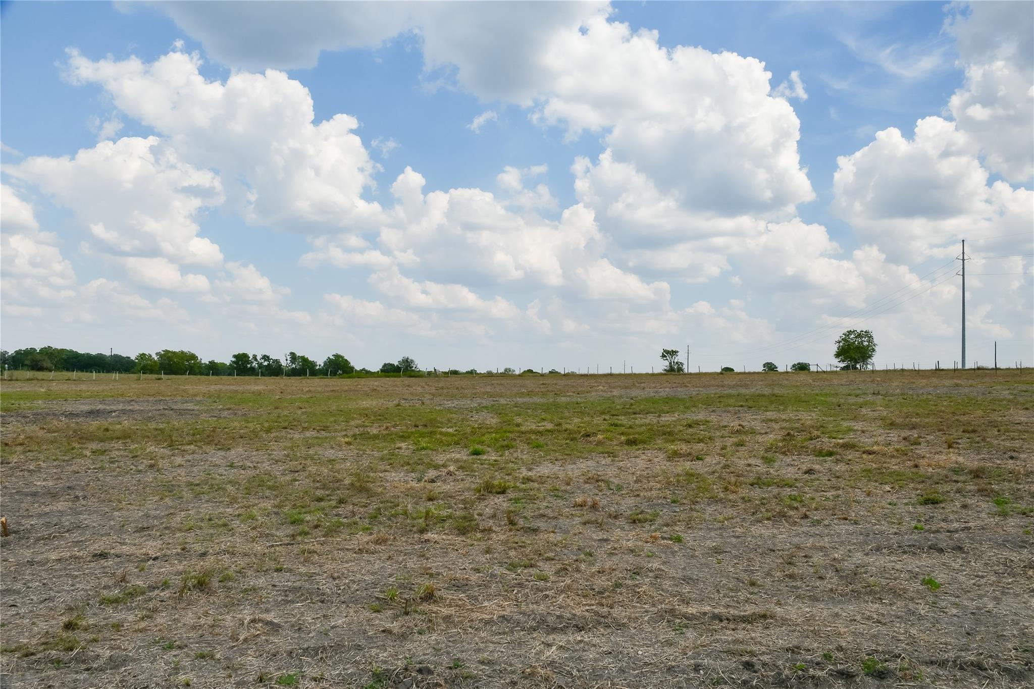 989 E Old Hallettsville Rd, Flatonia, TX 78941