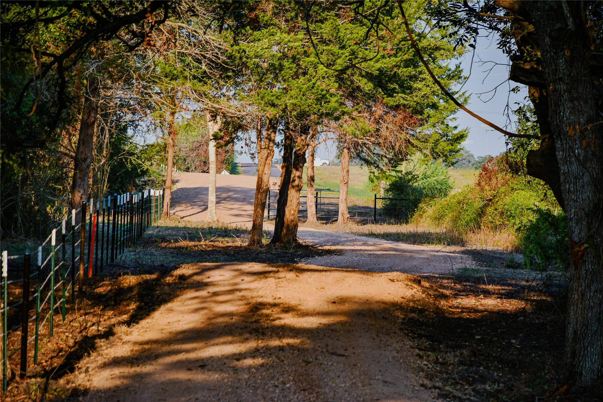 989 E Old Hallettsville Rd, Flatonia, TX 78941