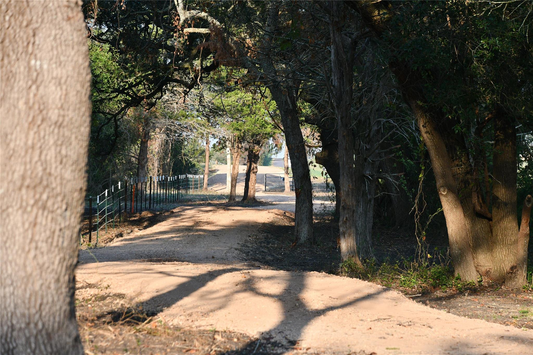 989 E Old Hallettsville Rd, Flatonia, TX 78941