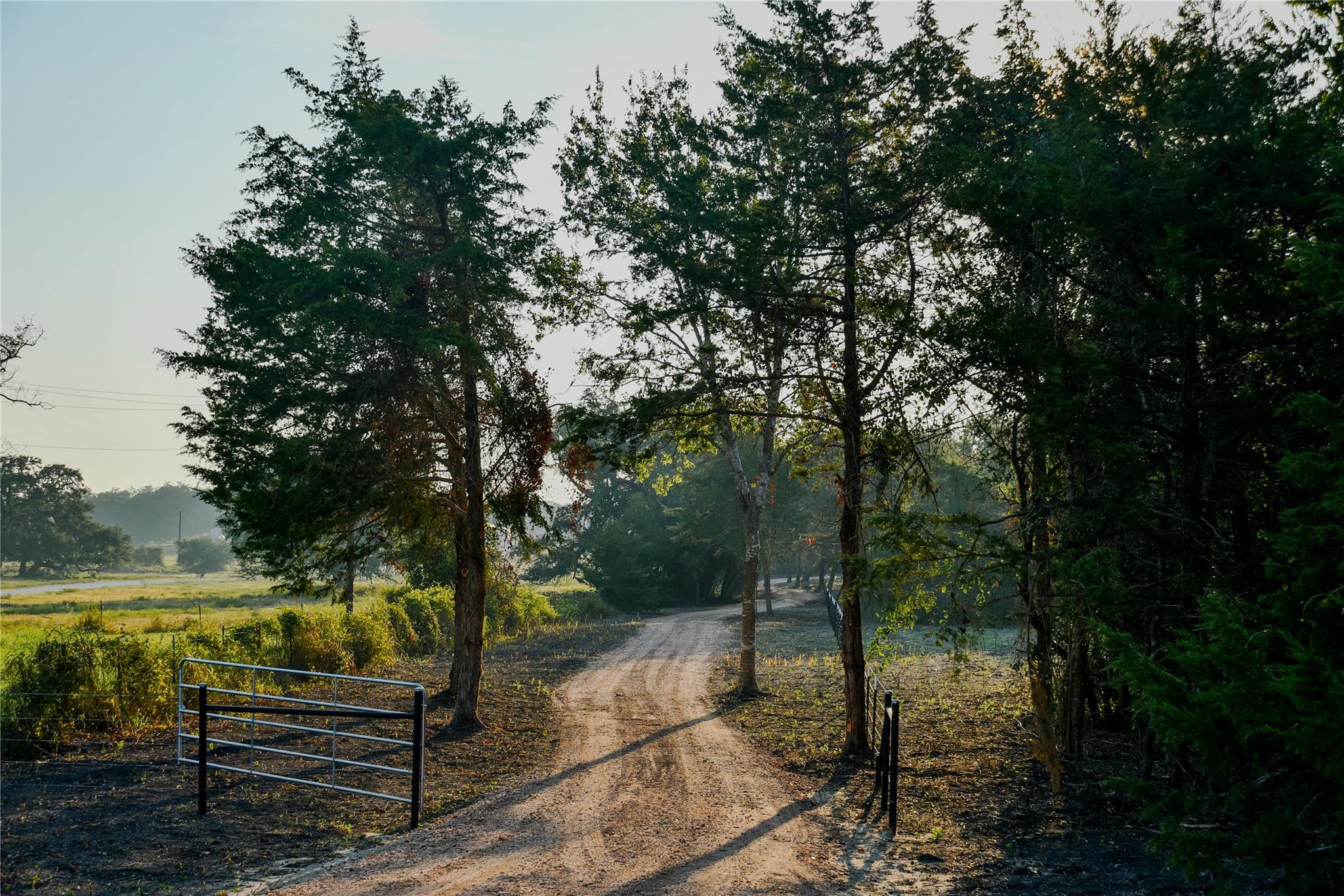 989 E Old Hallettsville Rd, Flatonia, TX 78941