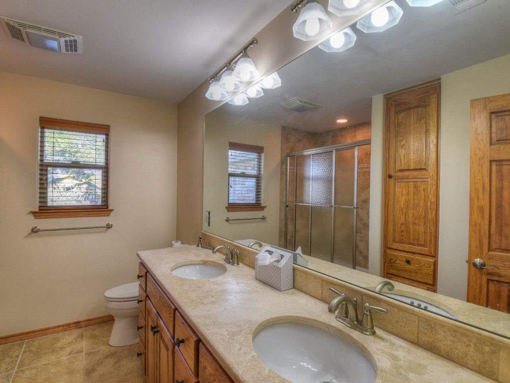 420 7th St, Marble Falls, TX 78654