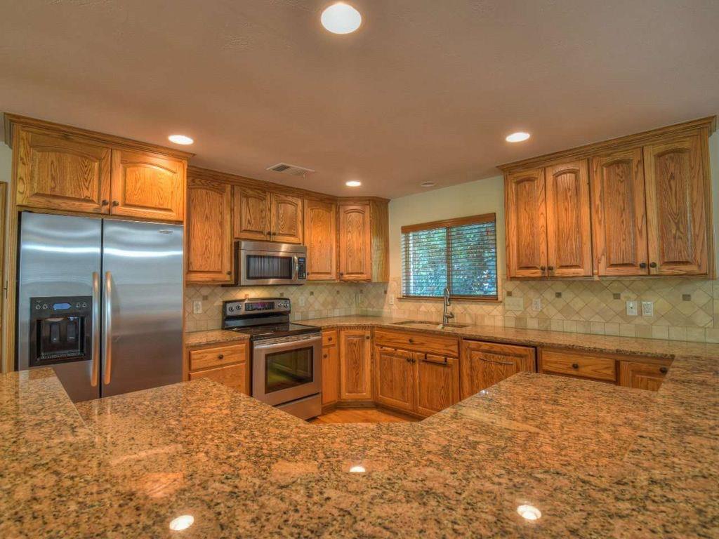 420 7th St, Marble Falls, TX 78654