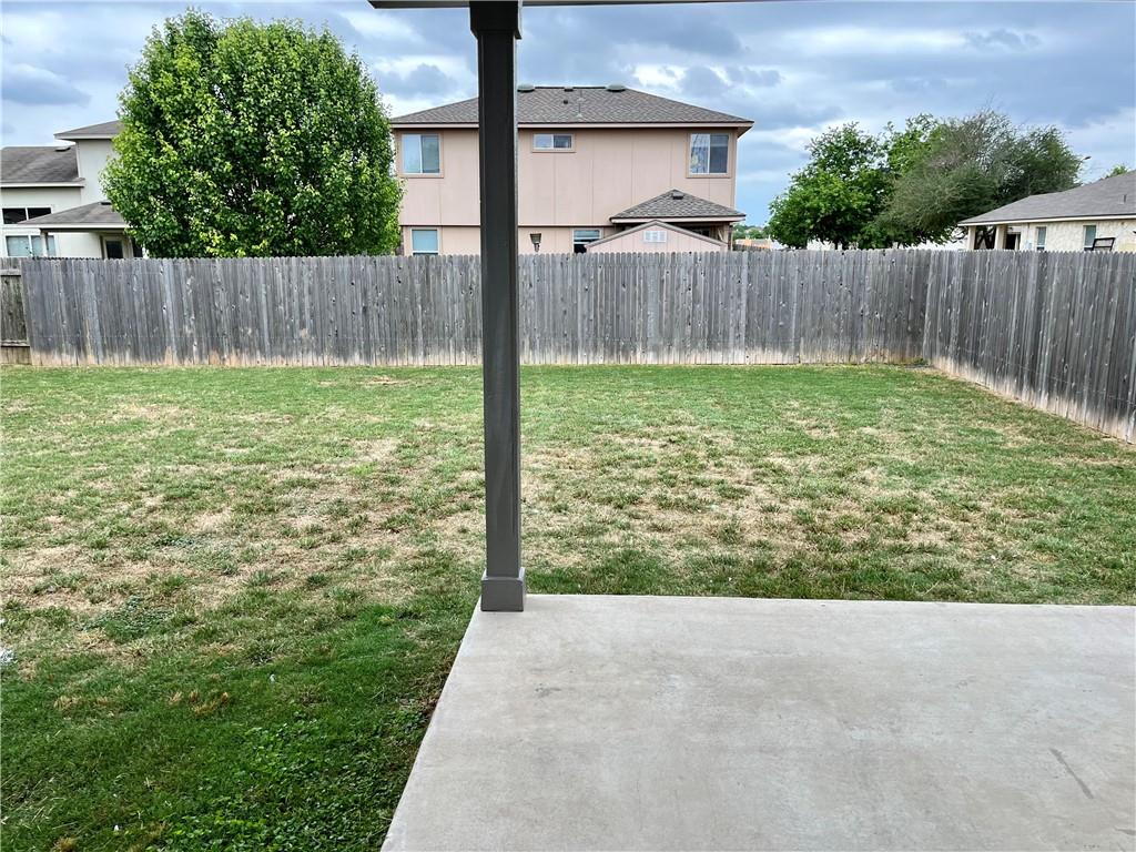 922 Gentry Dr, Leander, TX 78641