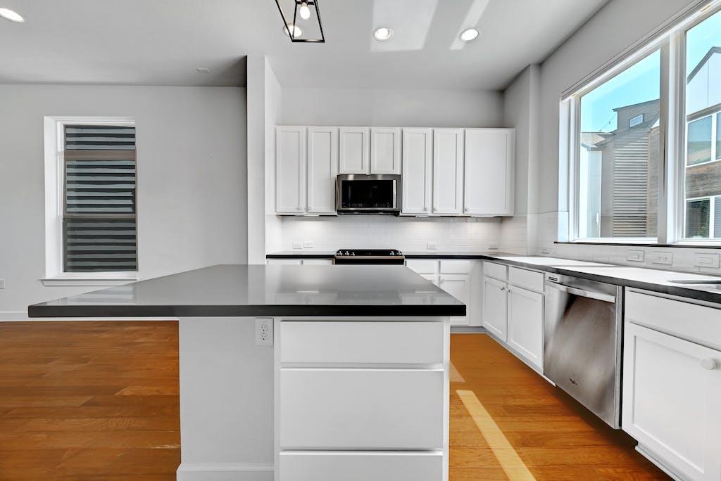 1412 Waterloo Shore Ln, Austin, TX 78741