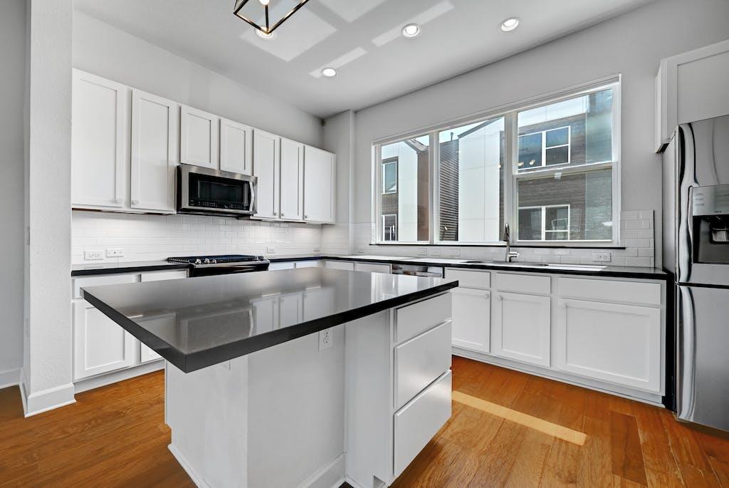 1412 Waterloo Shore Ln, Austin, TX 78741