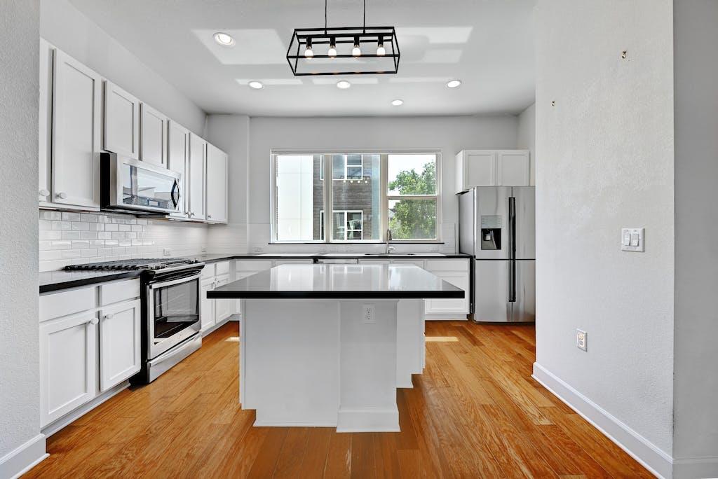 1412 Waterloo Shore Ln, Austin, TX 78741