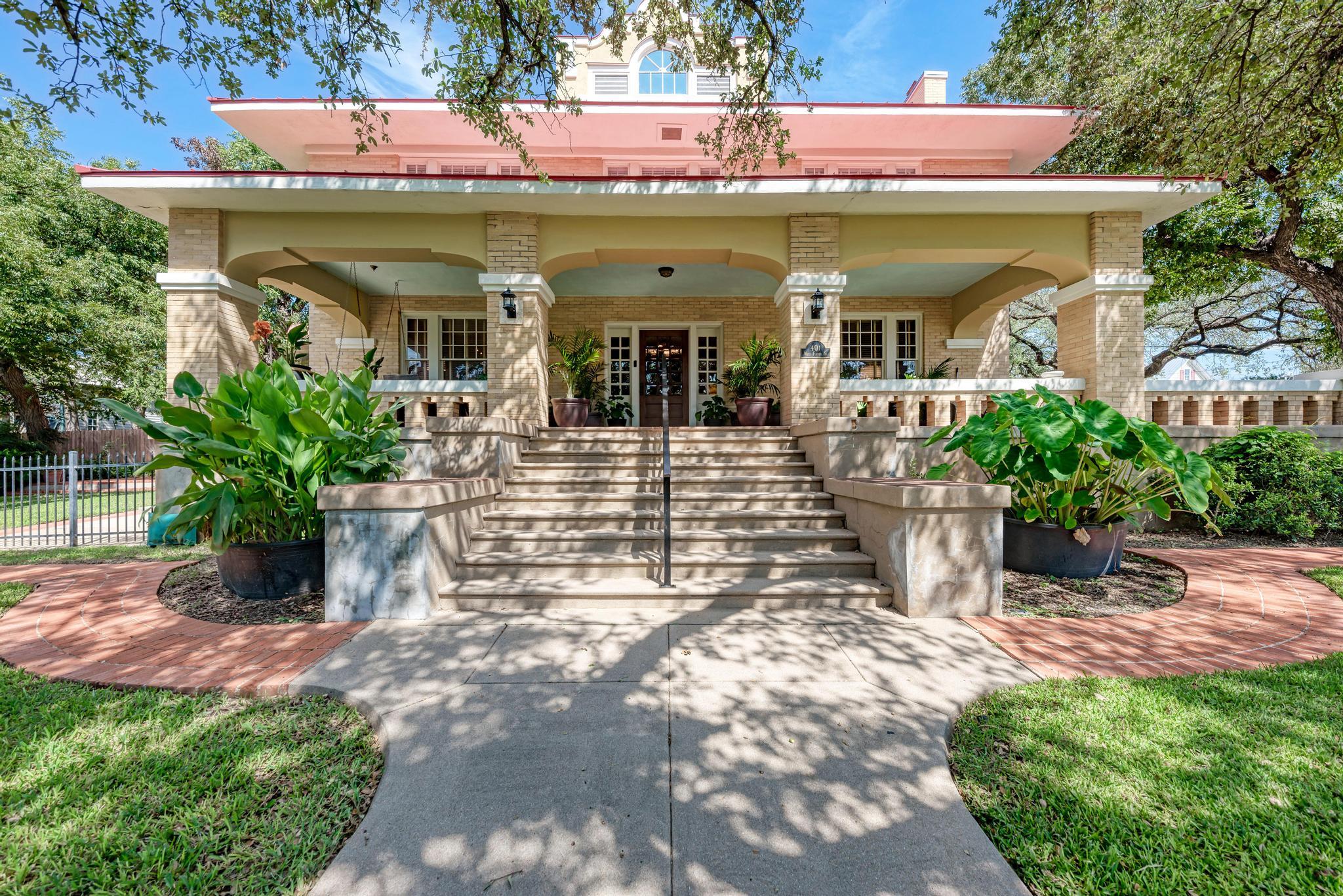 401 W 4th St, Lampasas, TX 76550