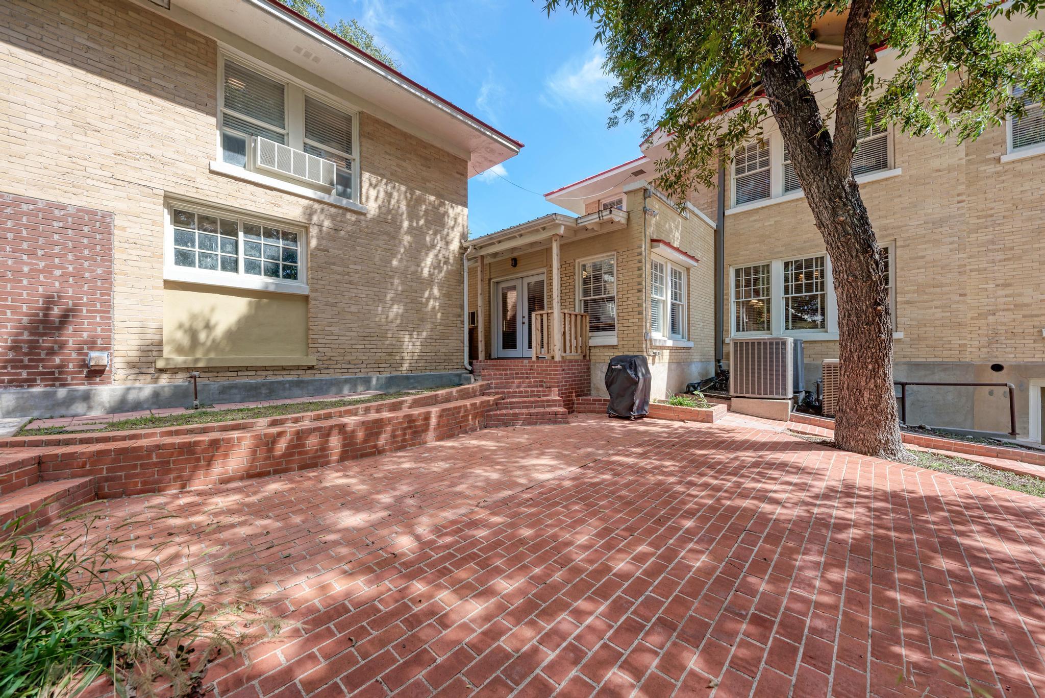 401 W 4th St, Lampasas, TX 76550