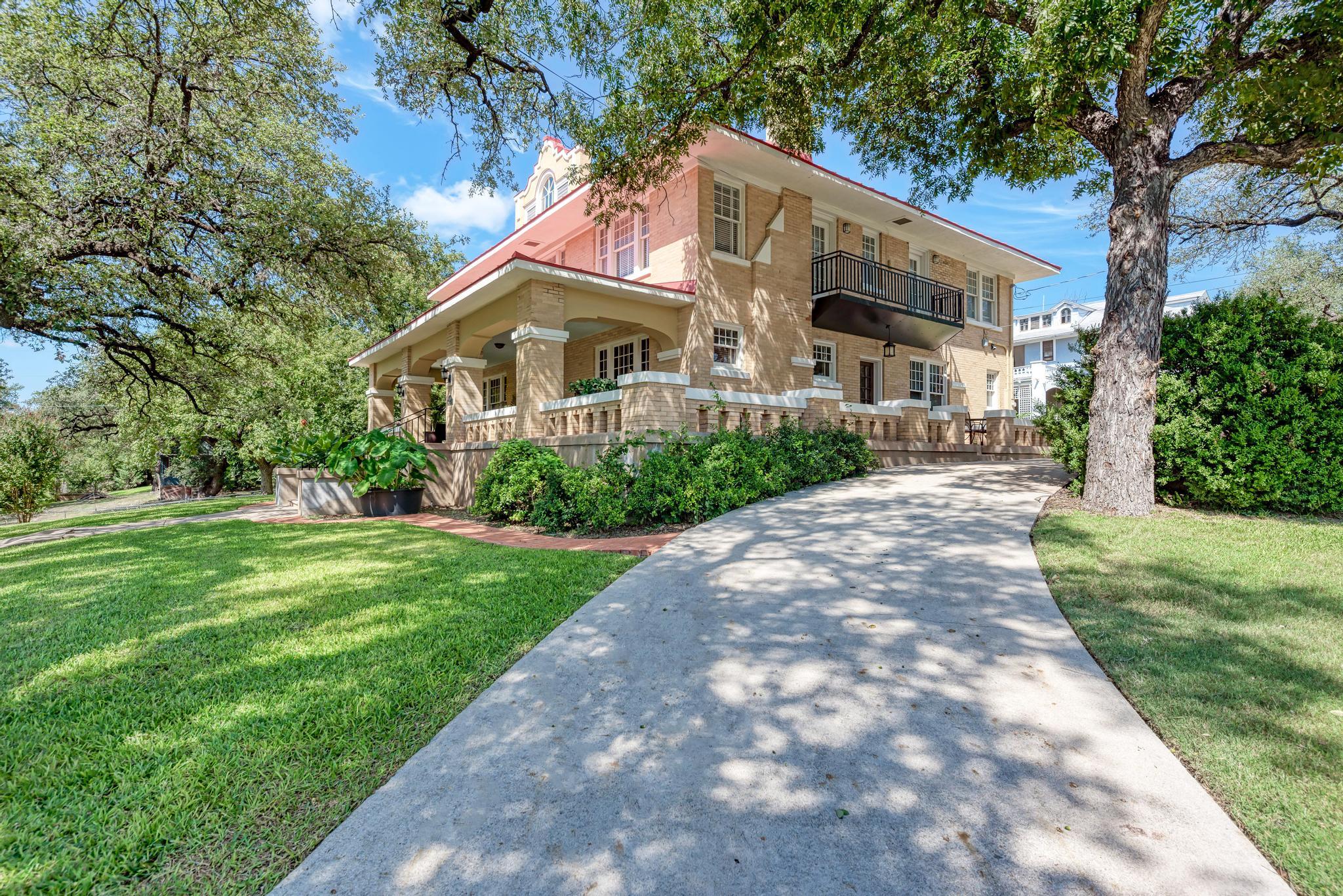 401 W 4th St, Lampasas, TX 76550