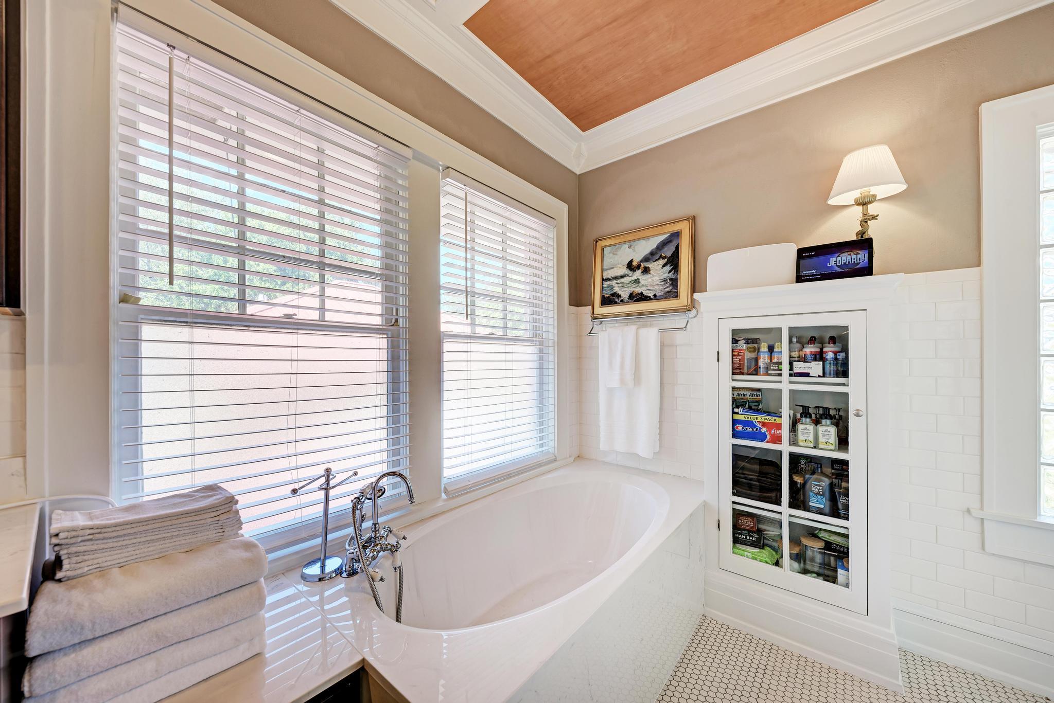 401 W 4th St, Lampasas, TX 76550