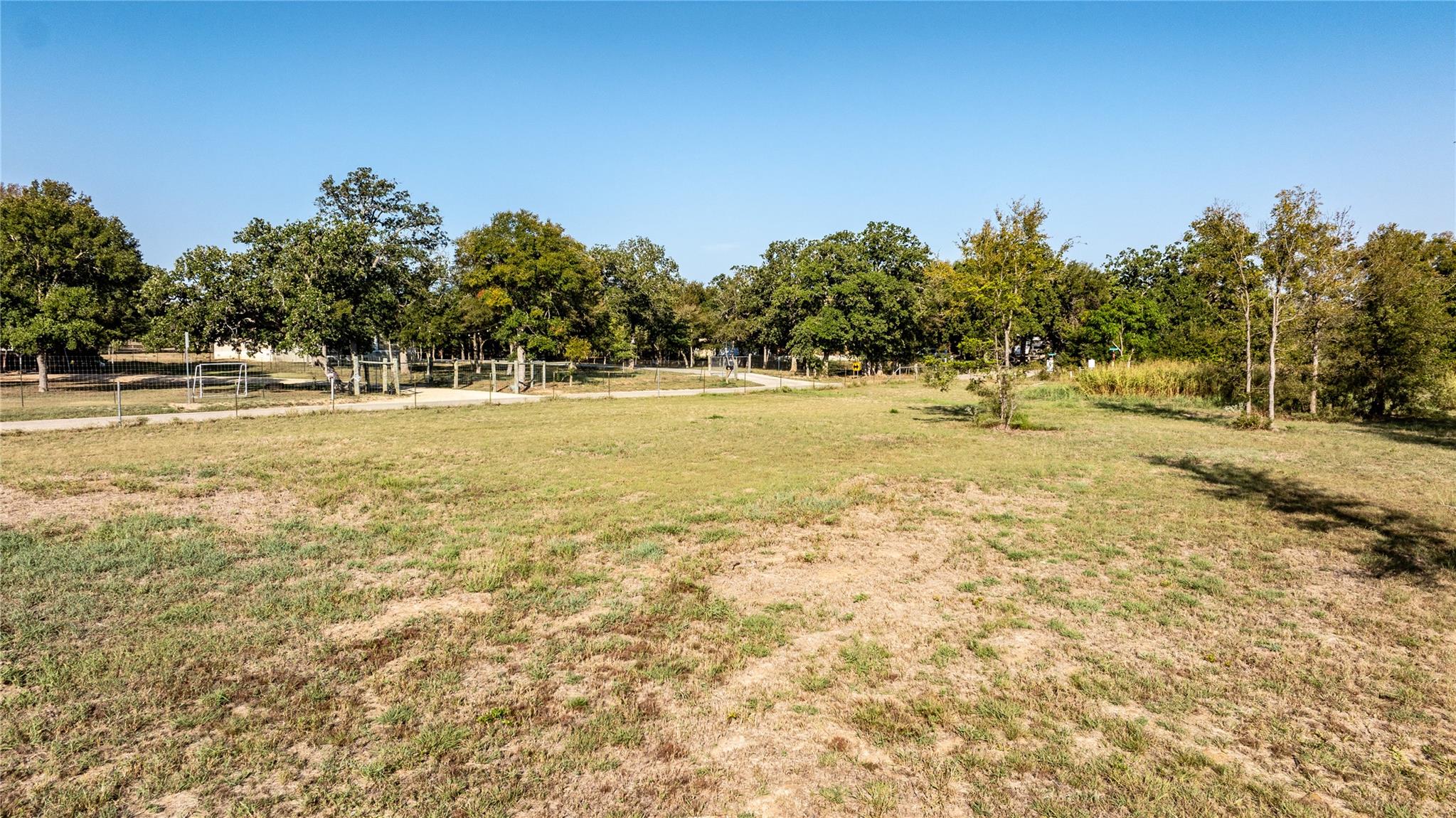 1329 Old Colony Line Rd, Dale, TX 78616