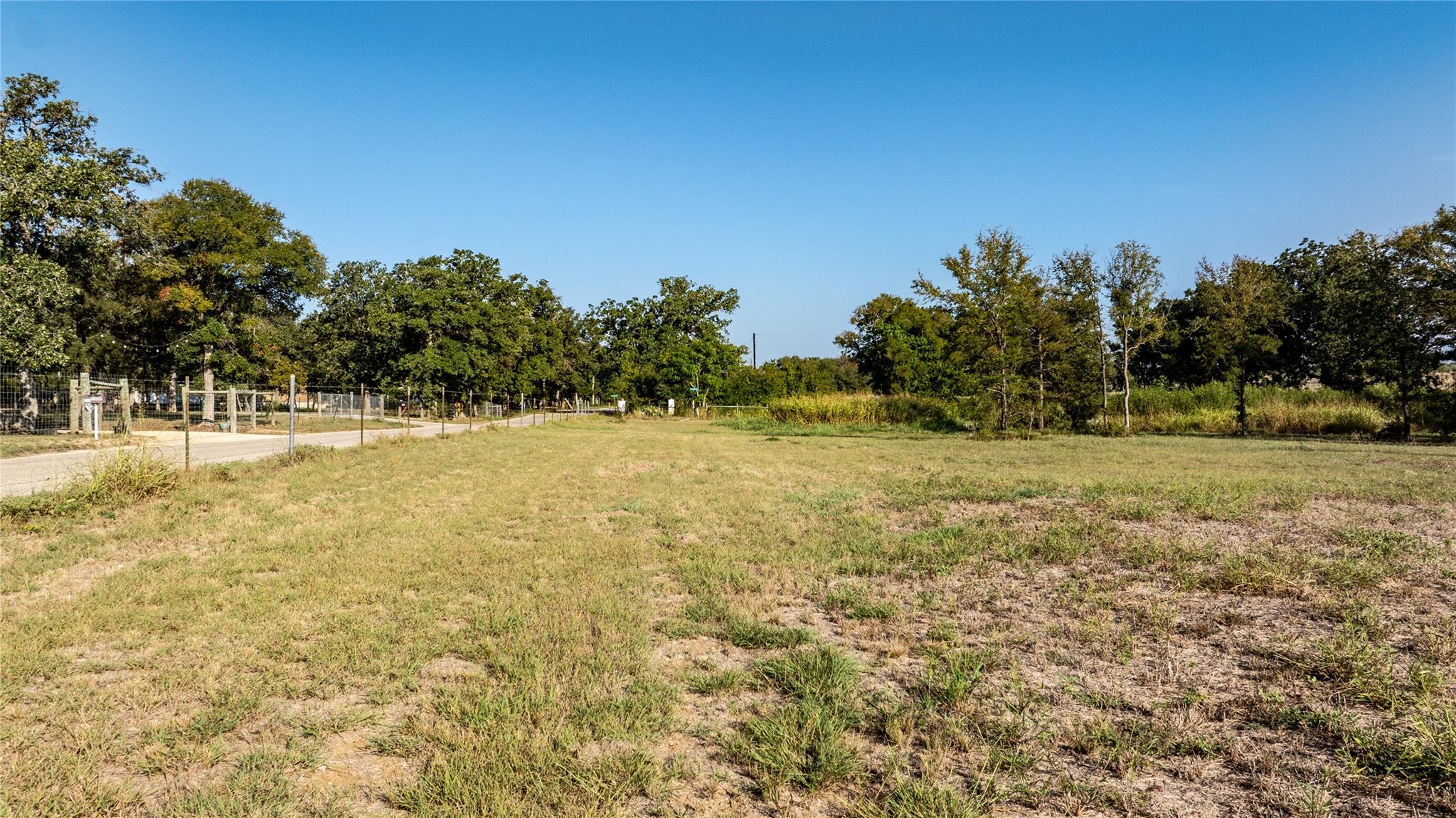 1329 Old Colony Line Rd, Dale, TX 78616