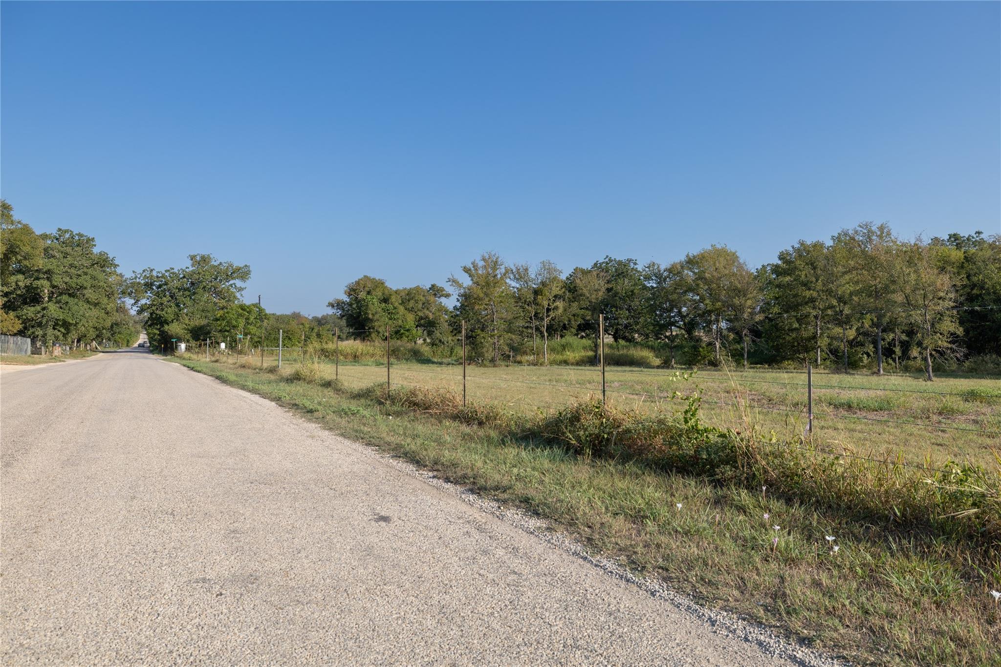 1329 Old Colony Line Rd, Dale, TX 78616