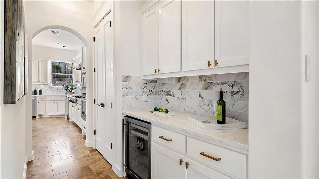 15101 Barrie Dr, Lakeway, TX 78734