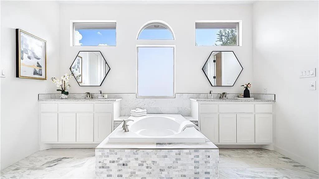 15101 Barrie Dr, Lakeway, TX 78734