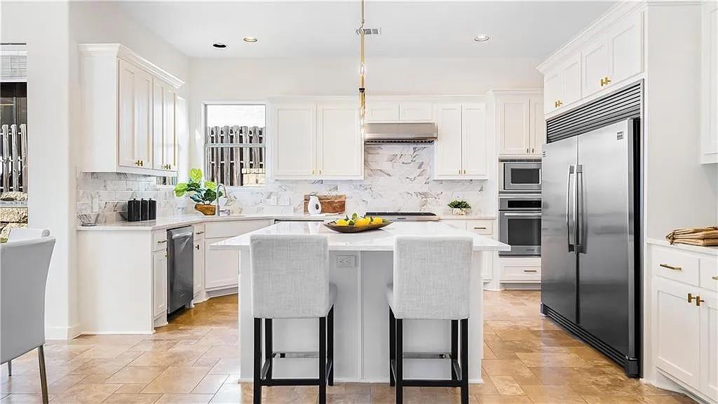 15101 Barrie Dr, Lakeway, TX 78734