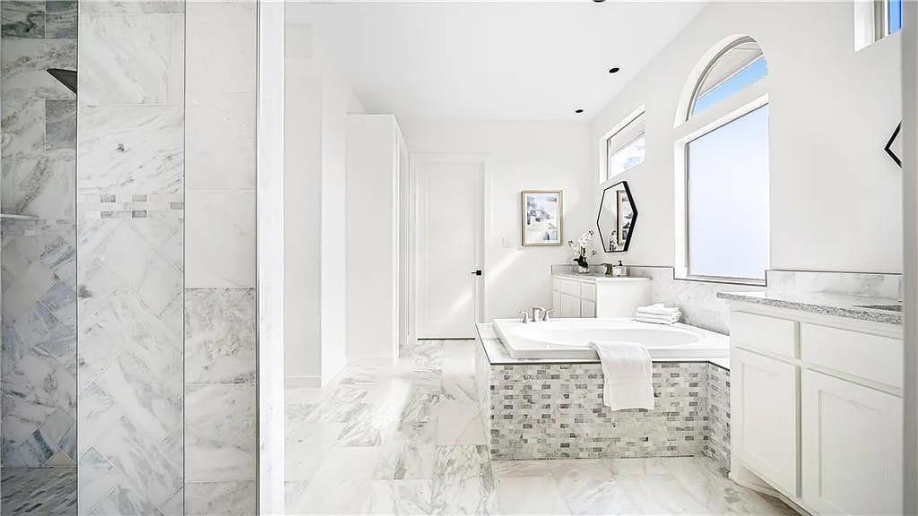 15101 Barrie Dr, Lakeway, TX 78734