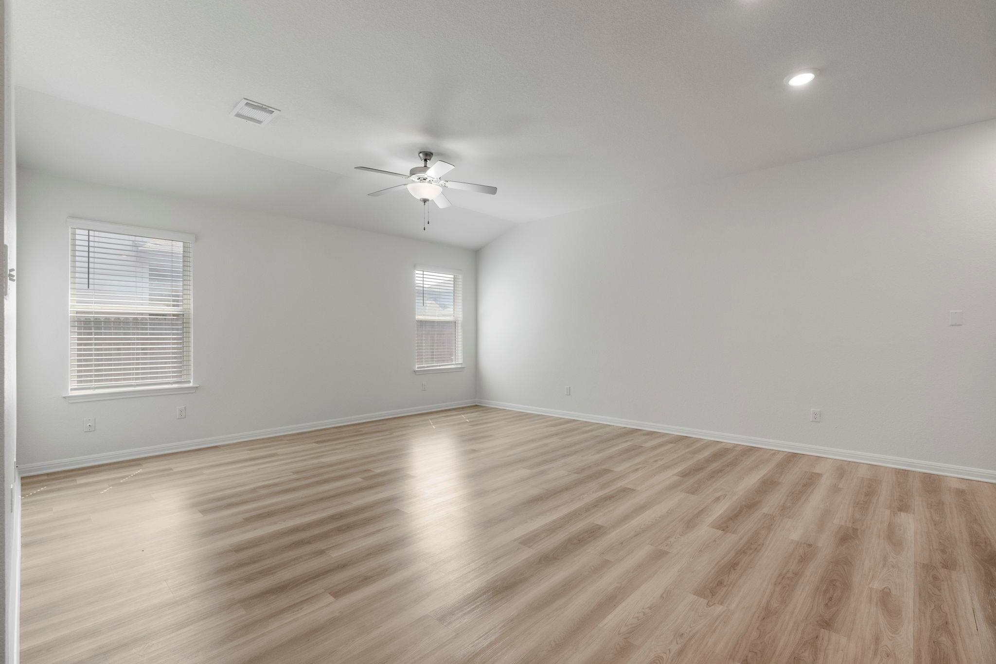 121 Oakdale Meadows Ln, Hutto, TX 78634