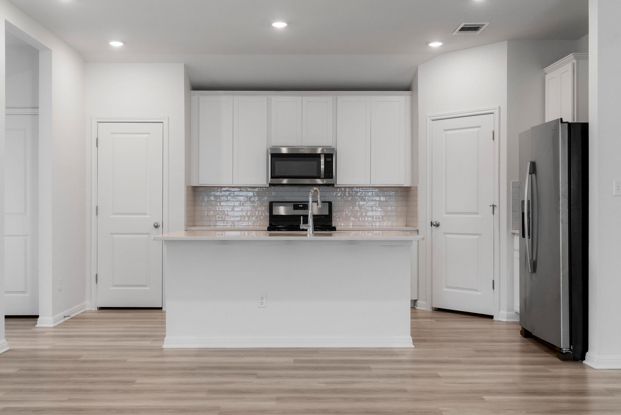 121 Oakdale Meadows Ln, Hutto, TX 78634