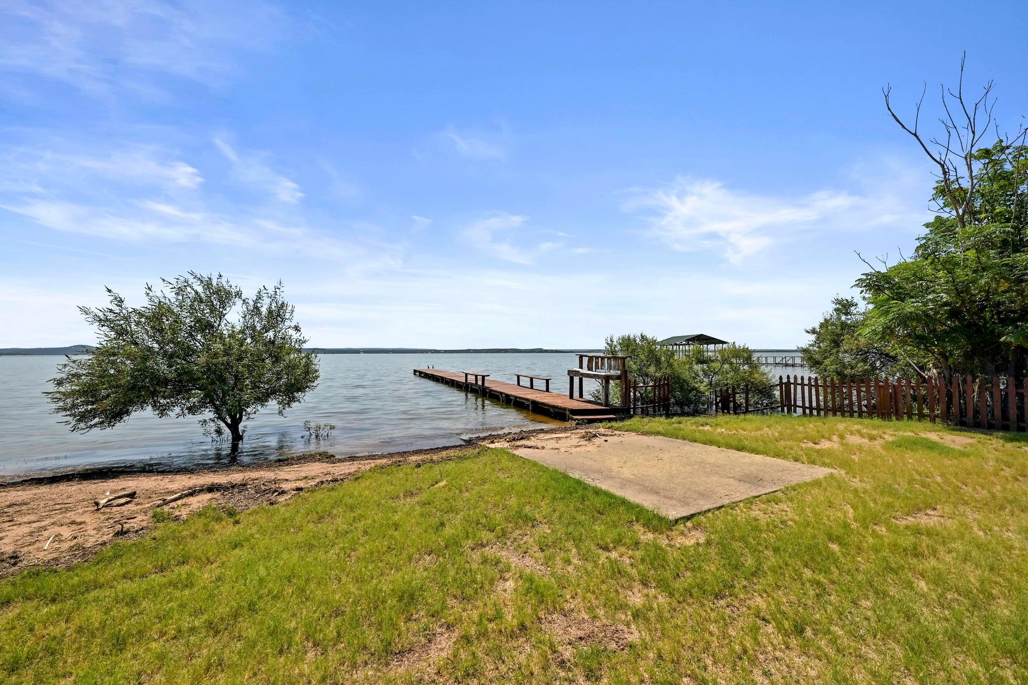 734 Island Dr, Bluffton, TX 78607