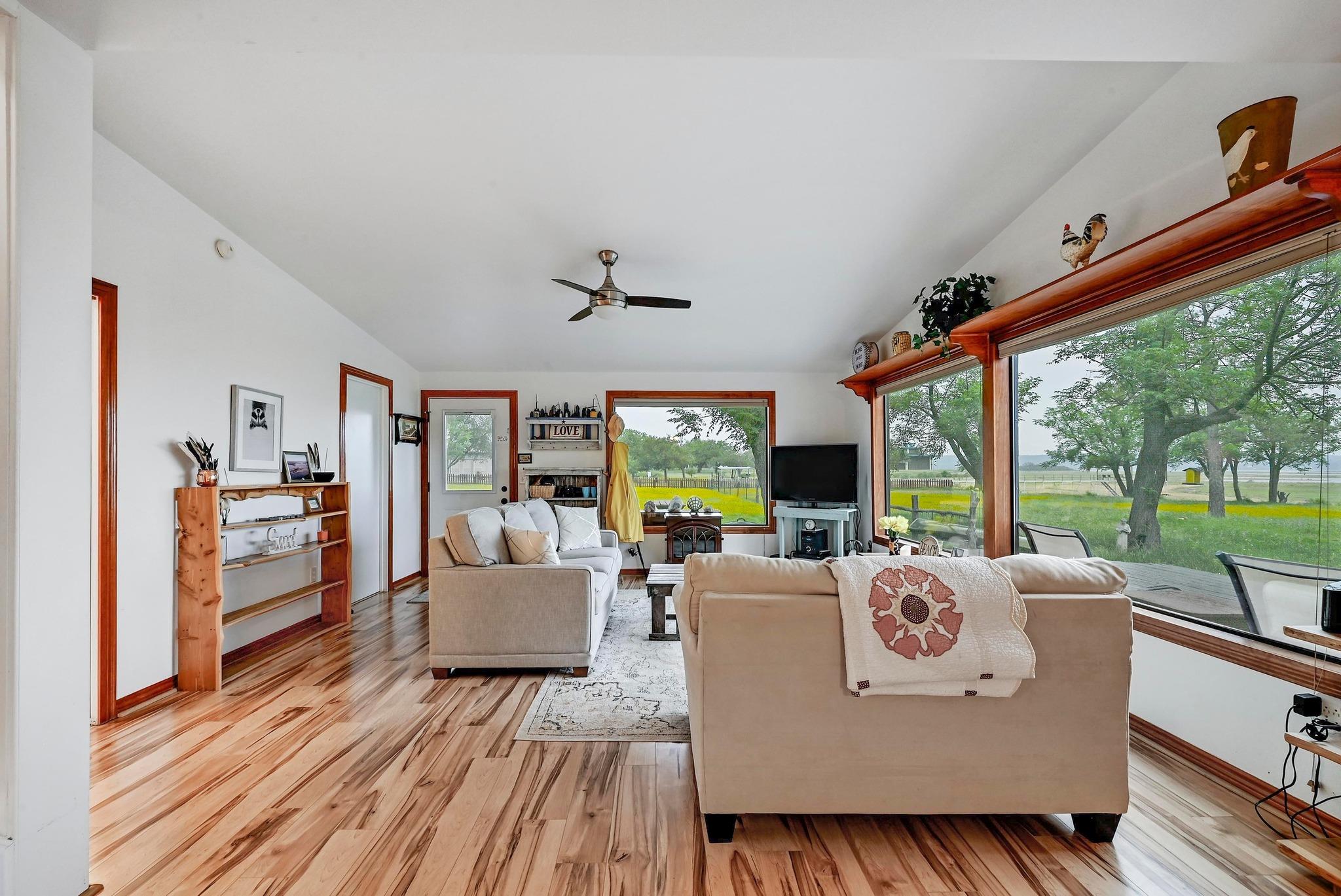 734 Island Dr, Bluffton, TX 78607