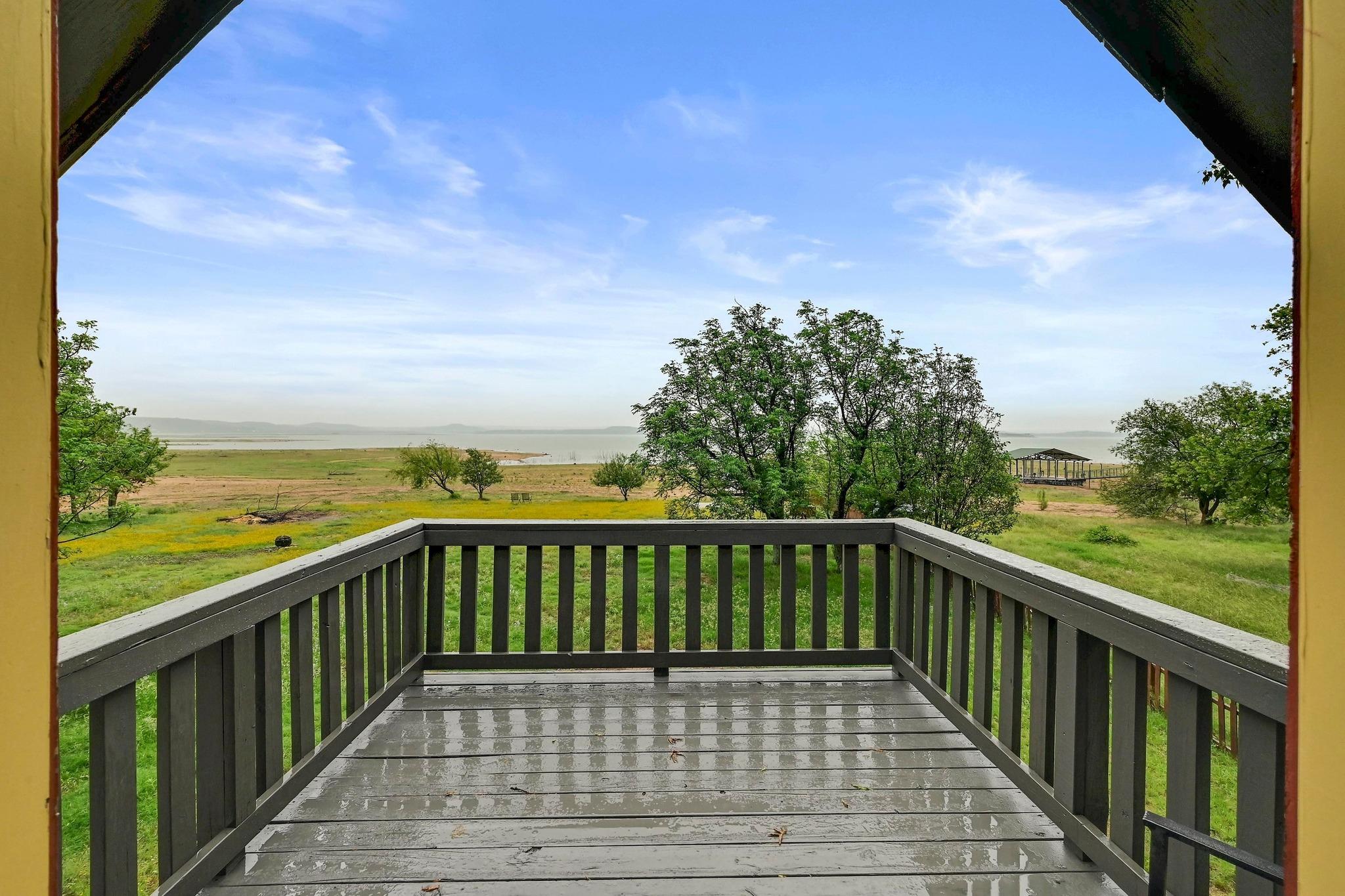 734 Island Dr, Bluffton, TX 78607