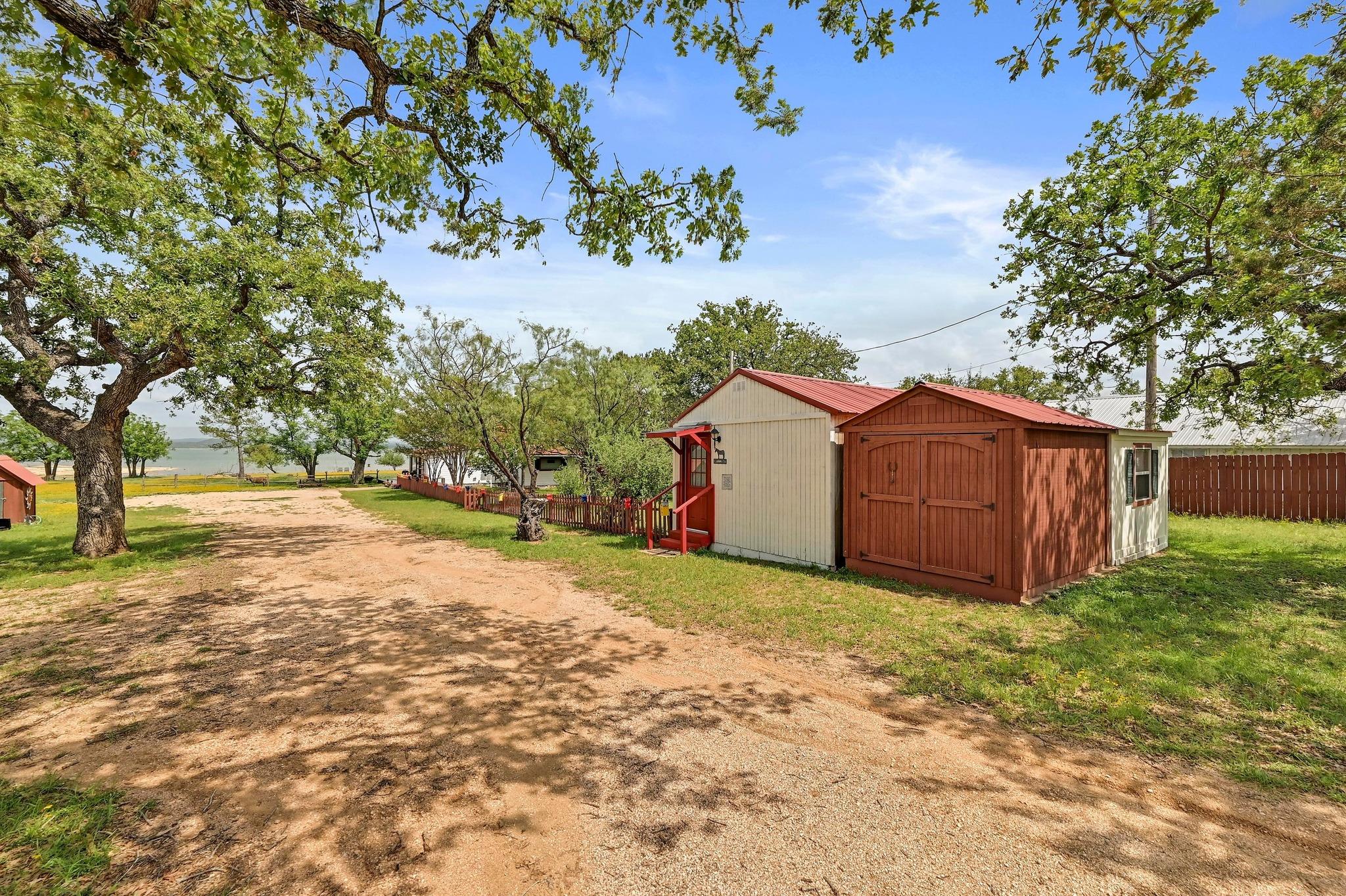 734 Island Dr, Bluffton, TX 78607