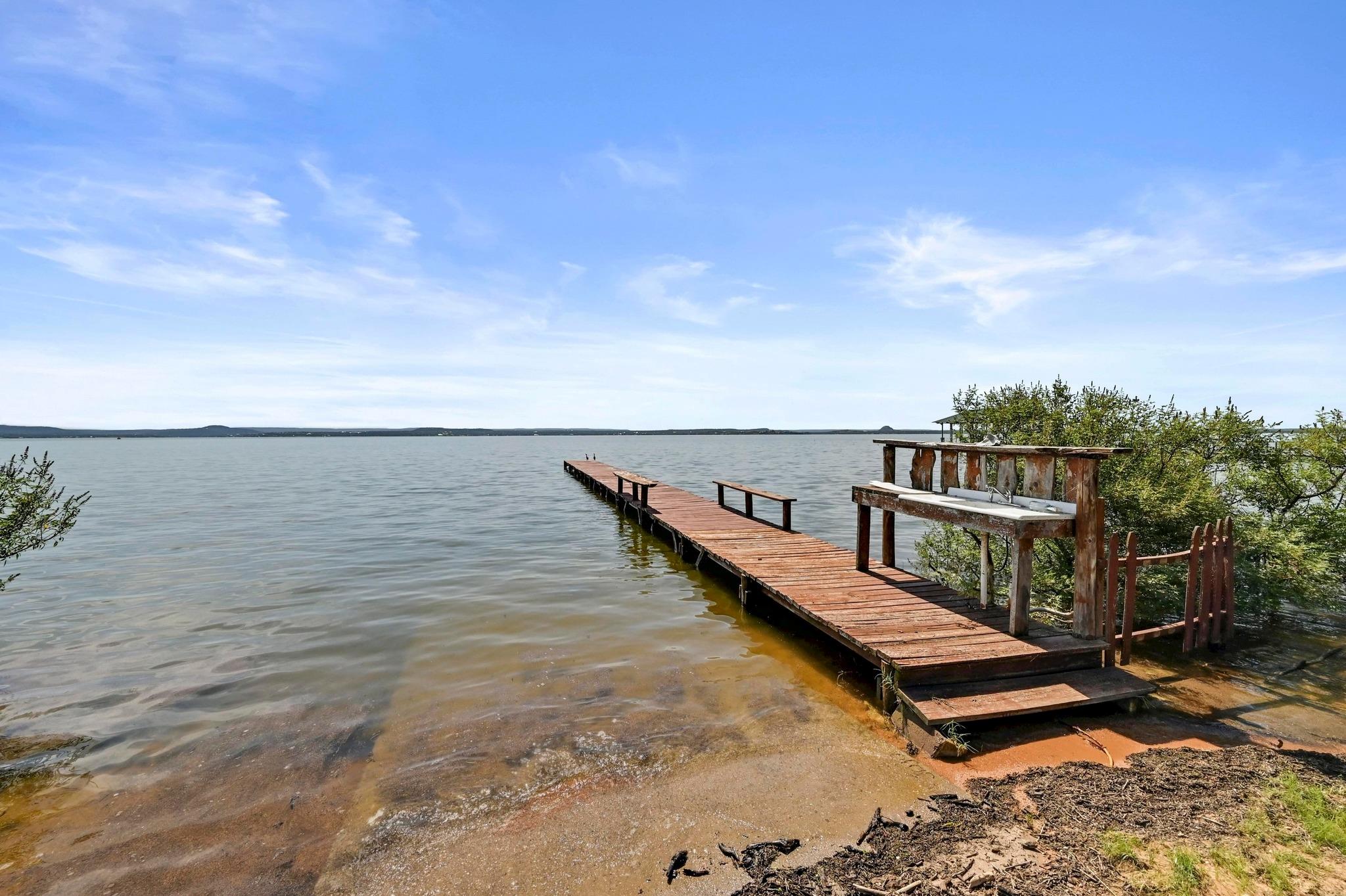 734 Island Dr, Bluffton, TX 78607