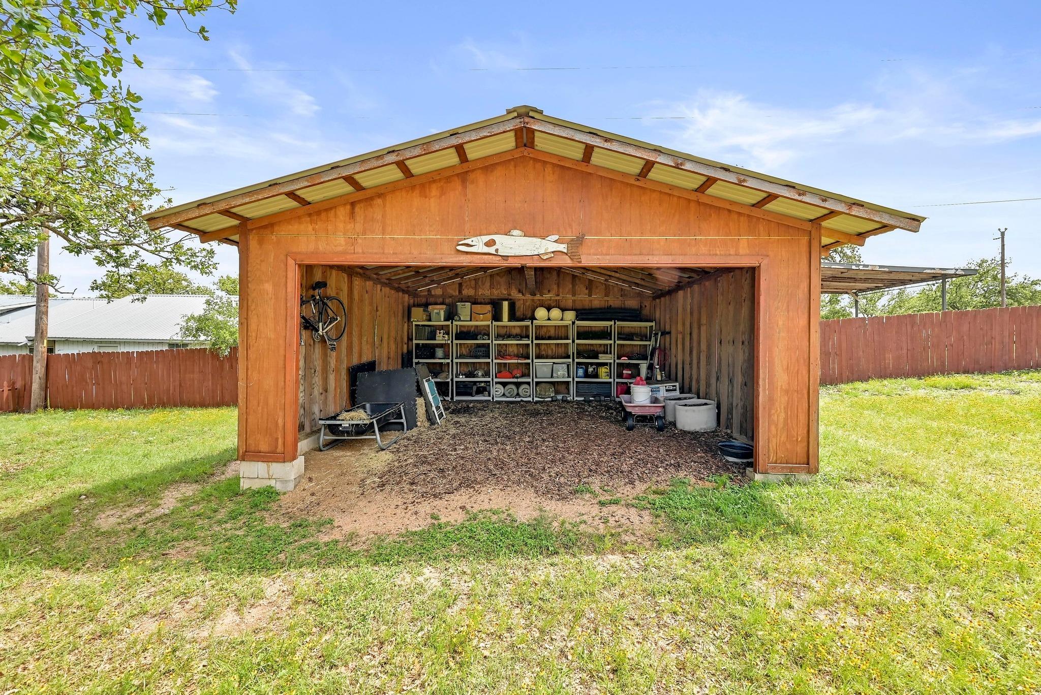 734 Island Dr, Bluffton, TX 78607