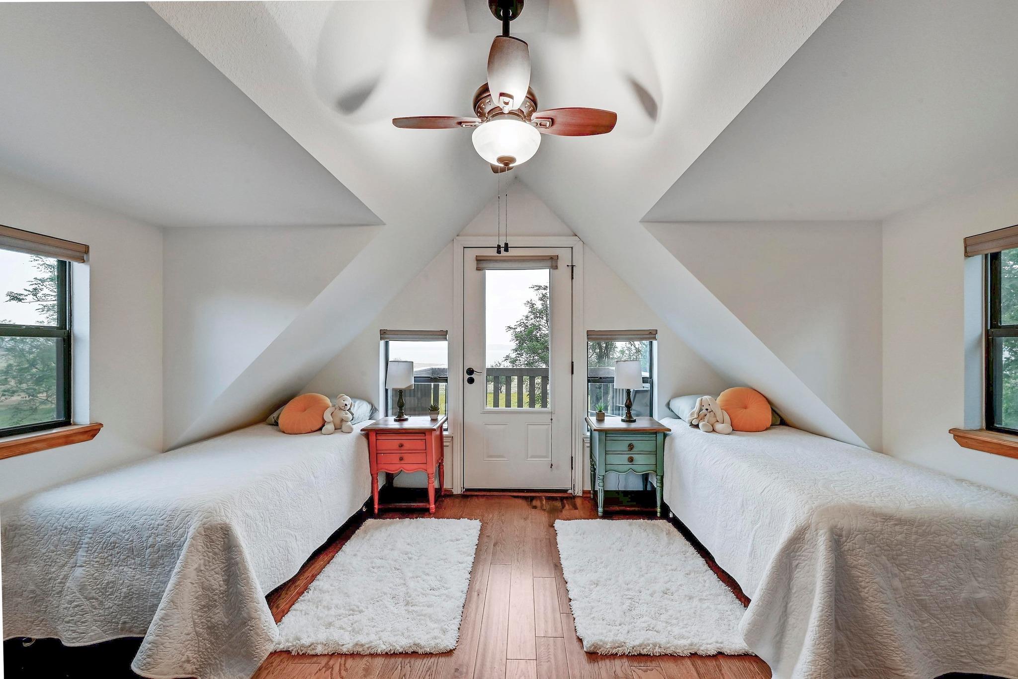 734 Island Dr, Bluffton, TX 78607