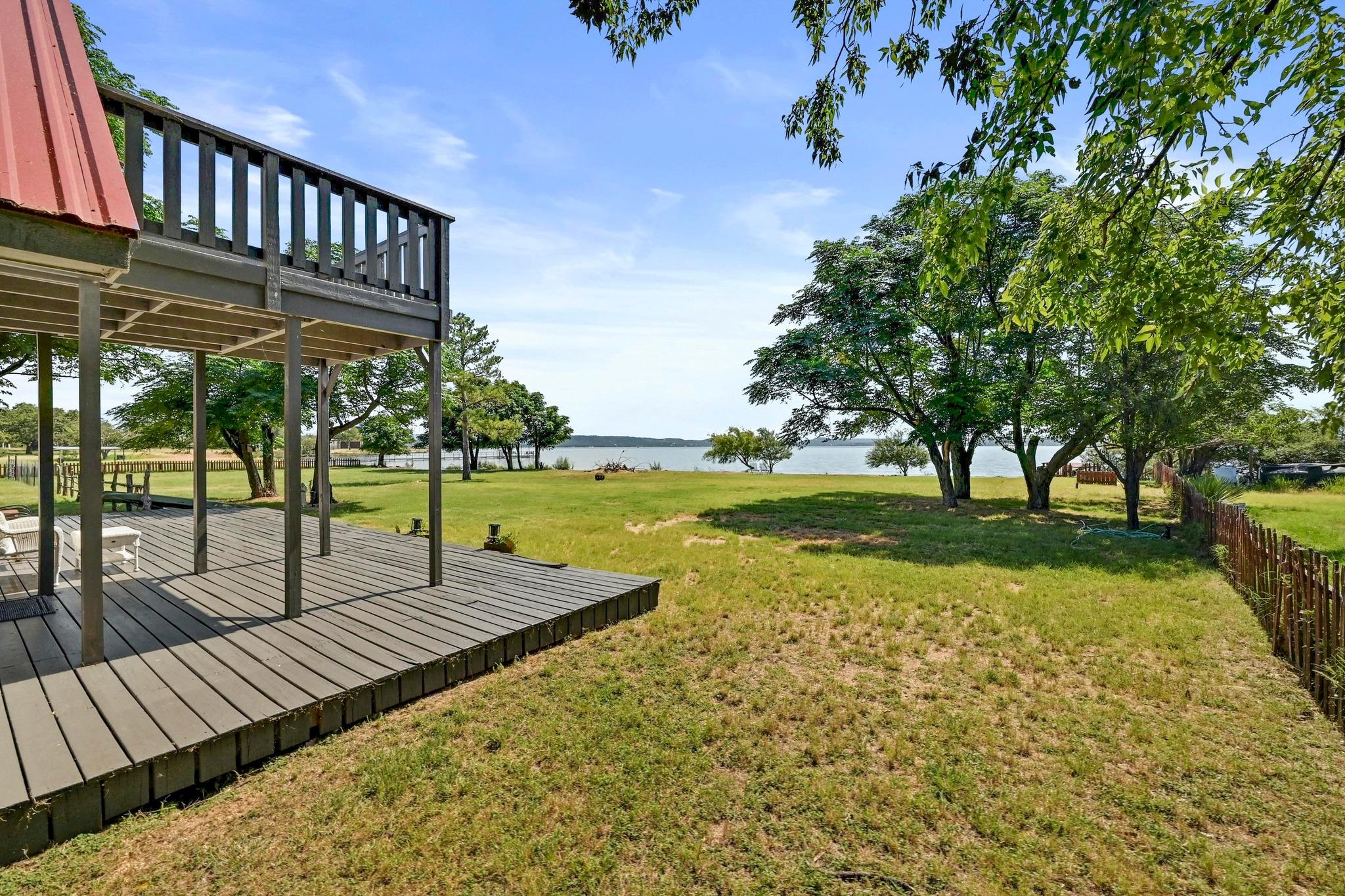 734 Island Dr, Bluffton, TX 78607