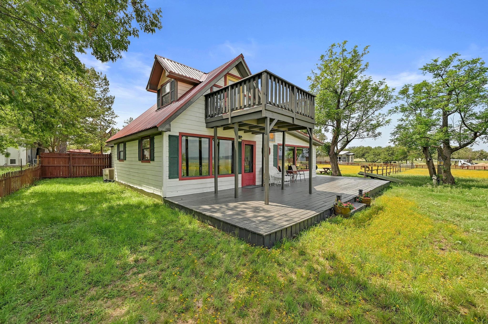 734 Island Dr, Bluffton, TX 78607