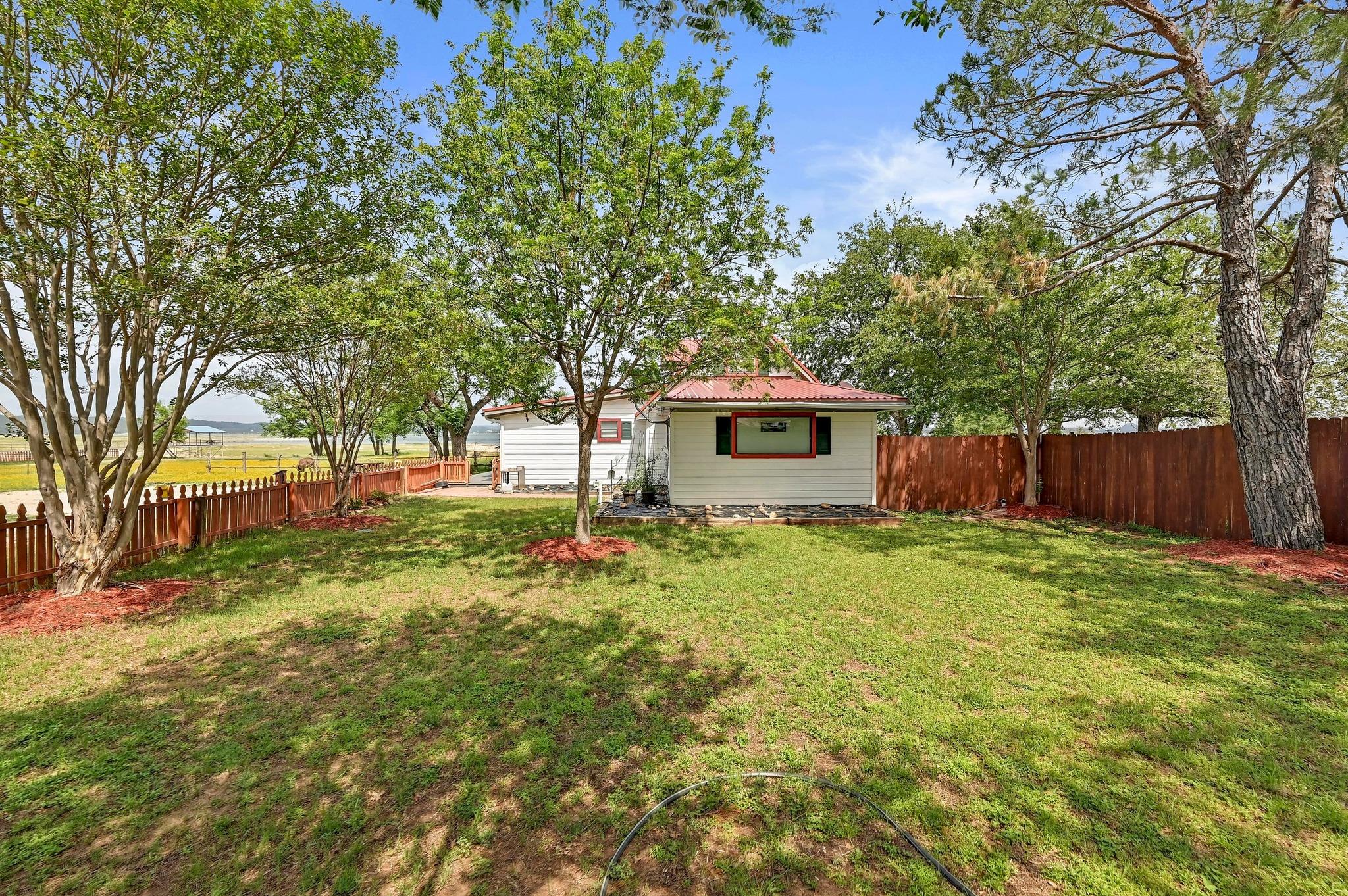 734 Island Dr, Bluffton, TX 78607