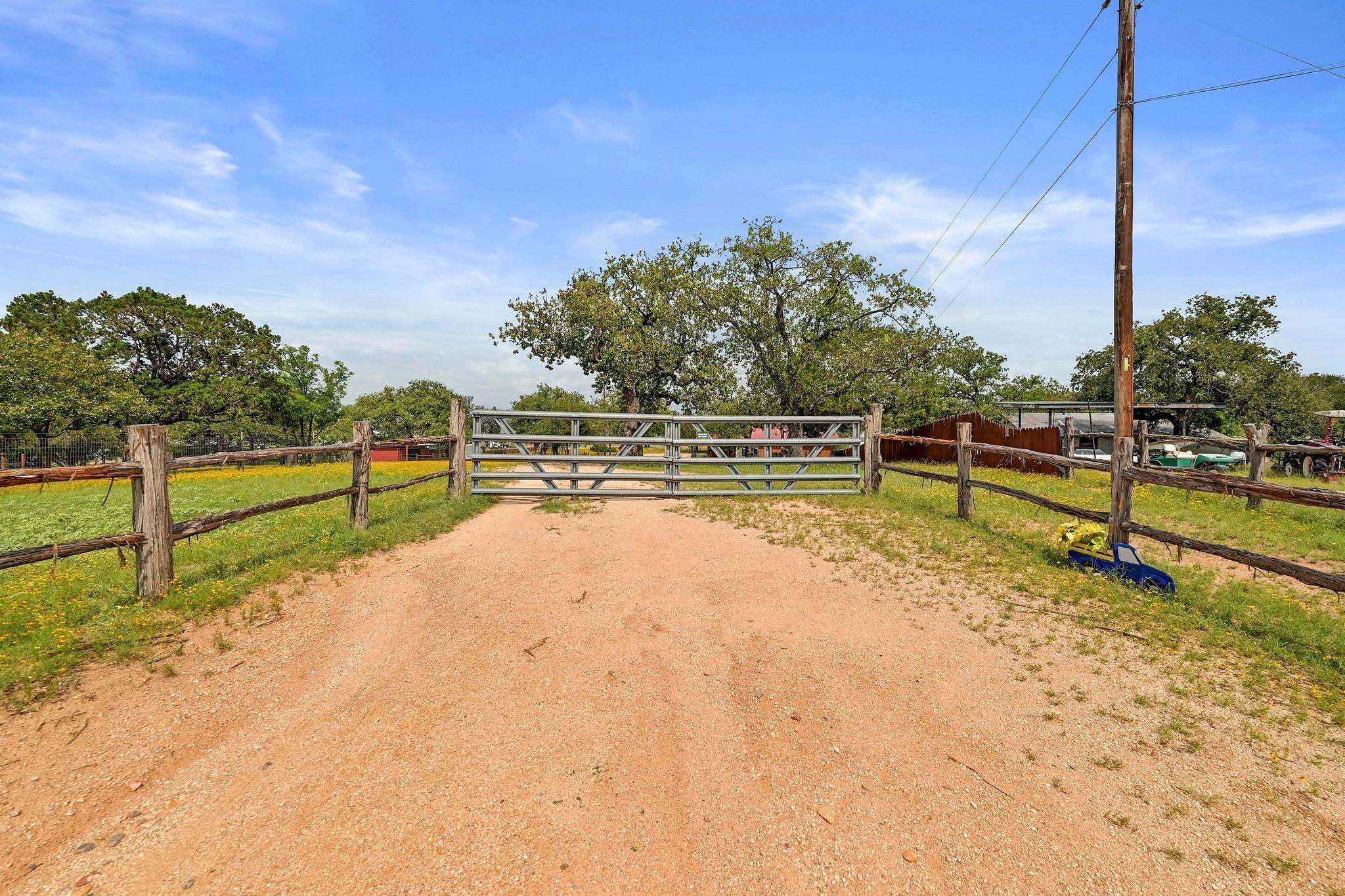 734 Island Dr, Bluffton, TX 78607