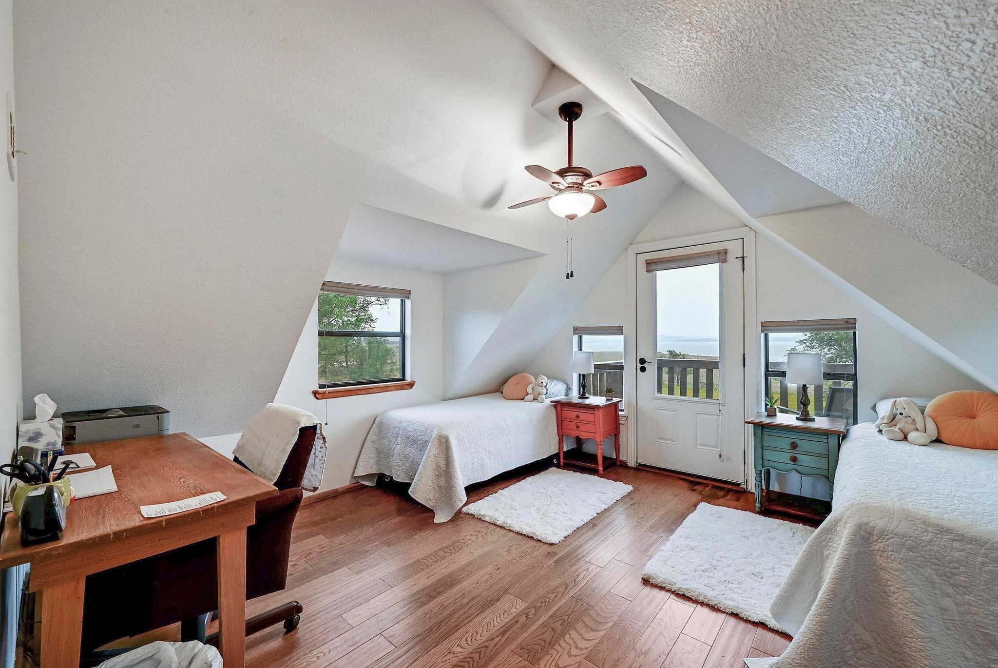 734 Island Dr, Bluffton, TX 78607