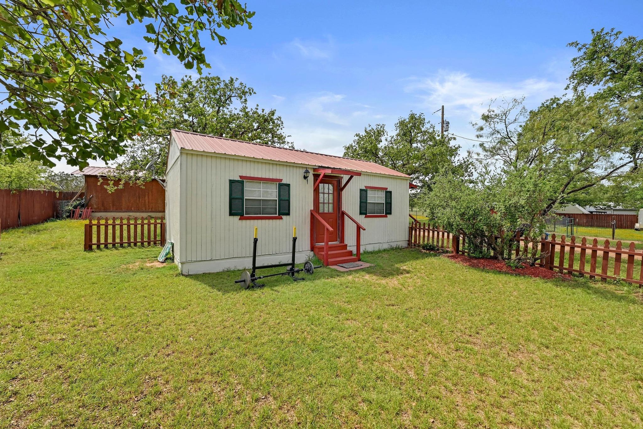 734 Island Dr, Bluffton, TX 78607