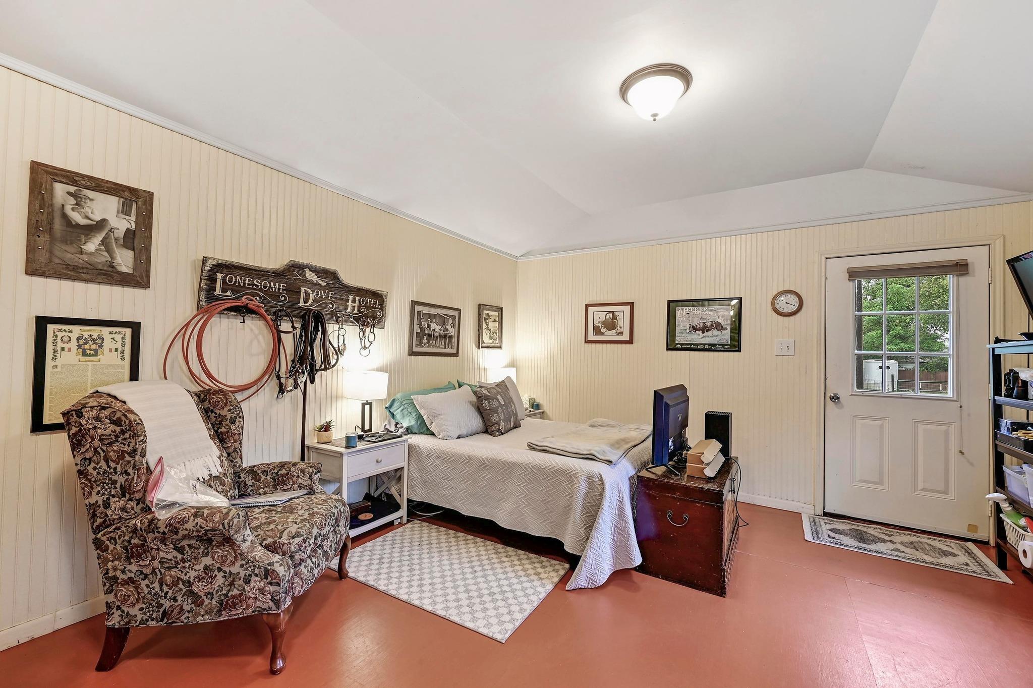 734 Island Dr, Bluffton, TX 78607