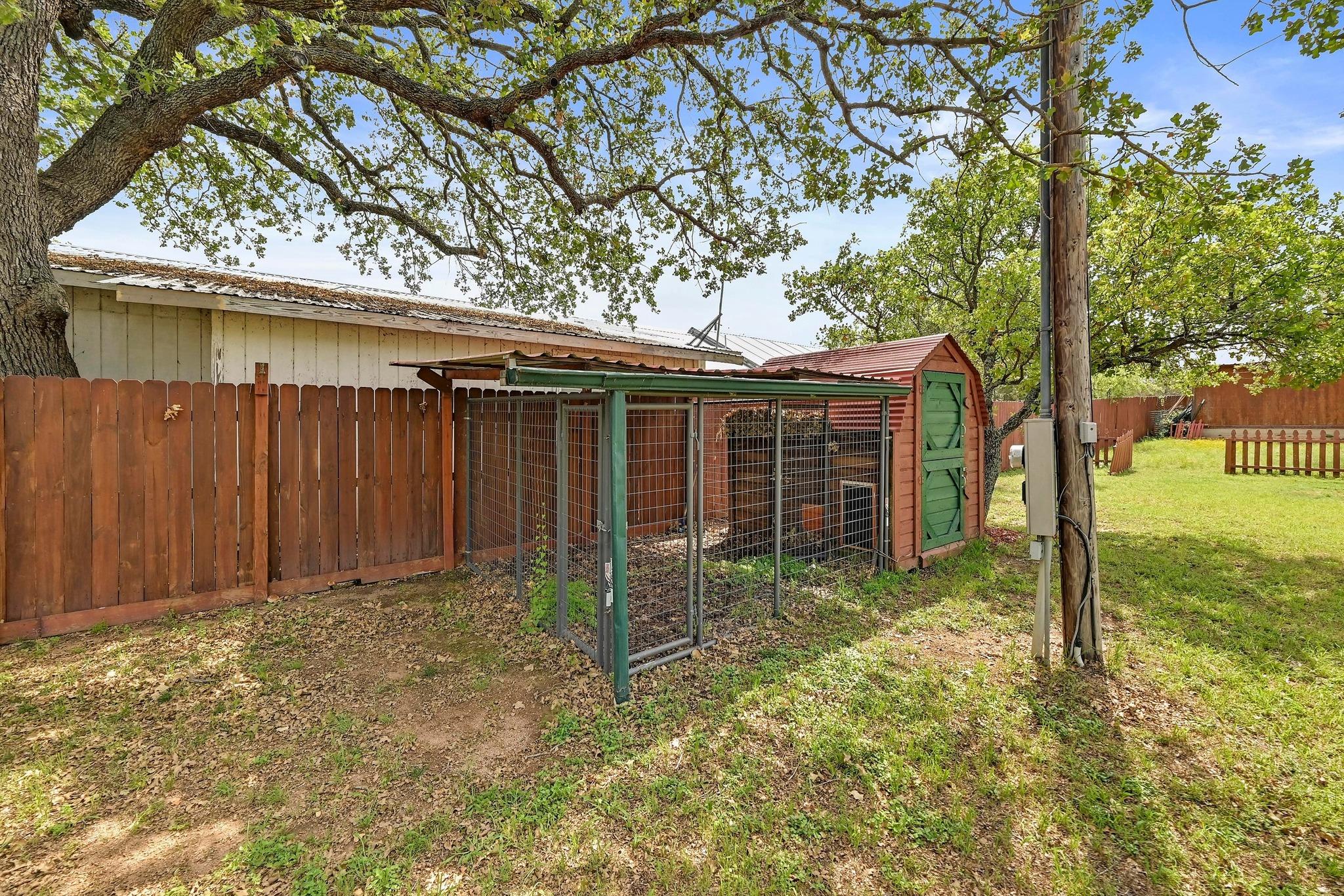 734 Island Dr, Bluffton, TX 78607