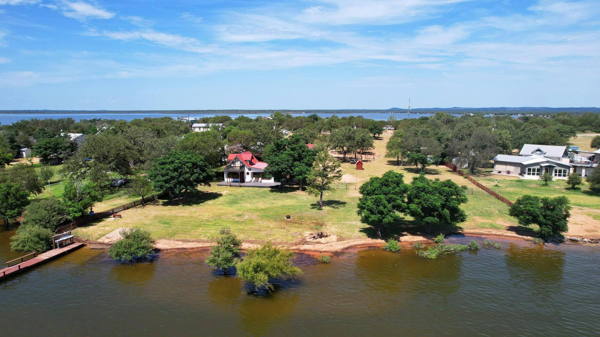 734 Island Dr, Bluffton, TX 78607