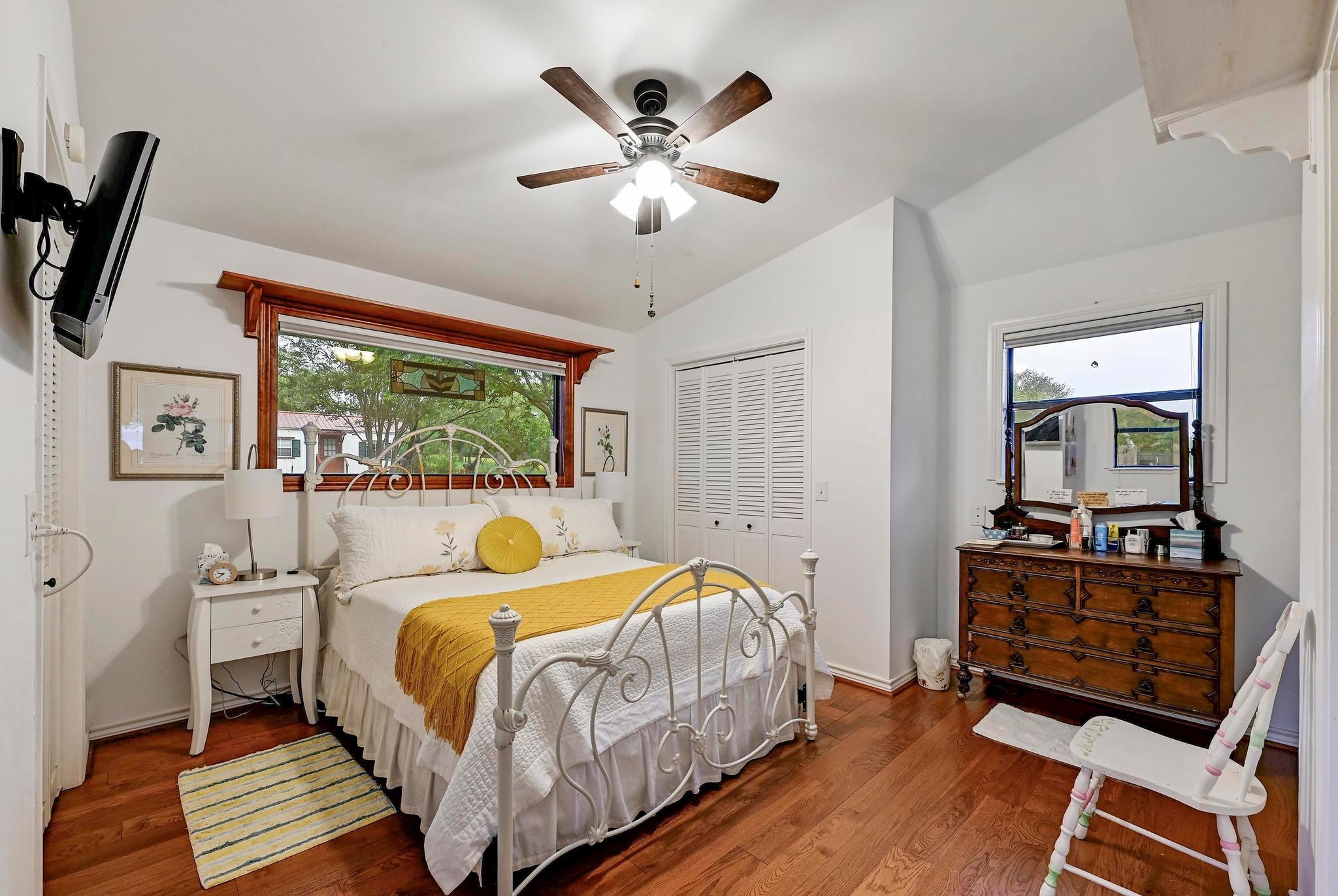 734 Island Dr, Bluffton, TX 78607