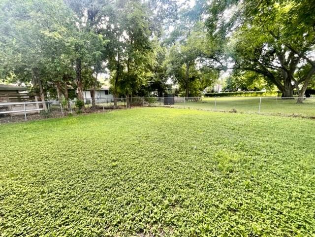 1109 Davis St, Taylor, TX 76574