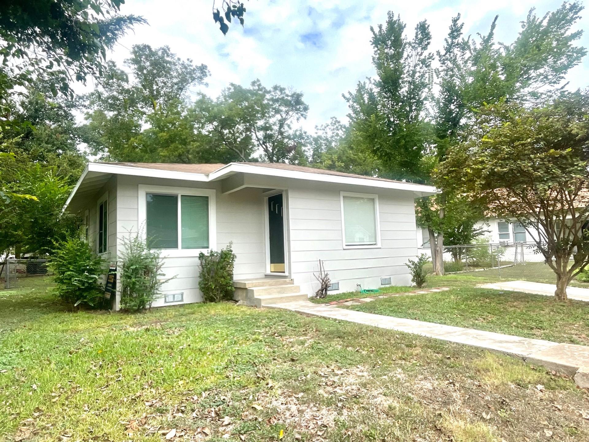 1109 Davis St, Taylor, TX 76574