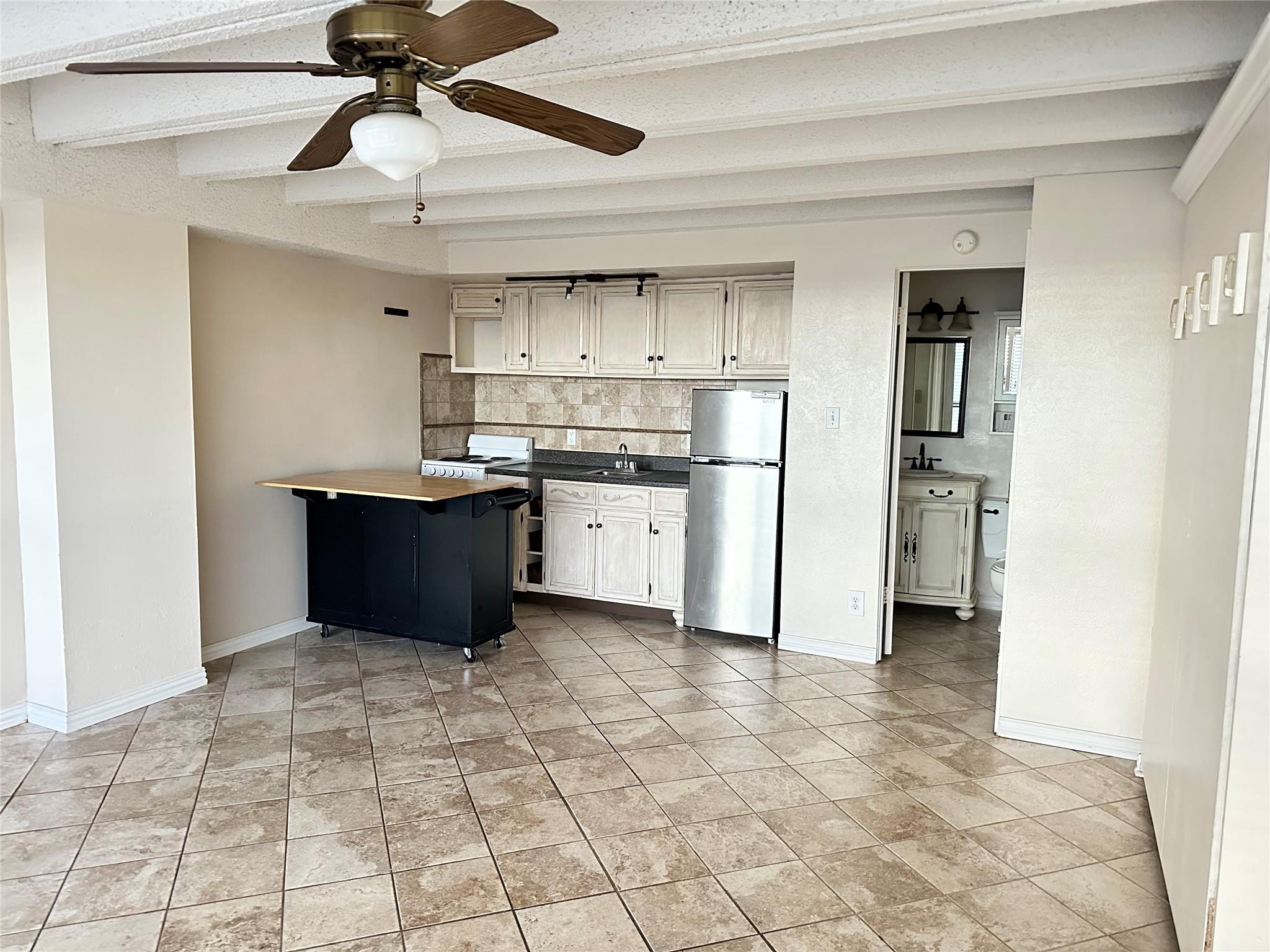 5916 Lago Vista Way # B18, Lago Vista, TX 78645