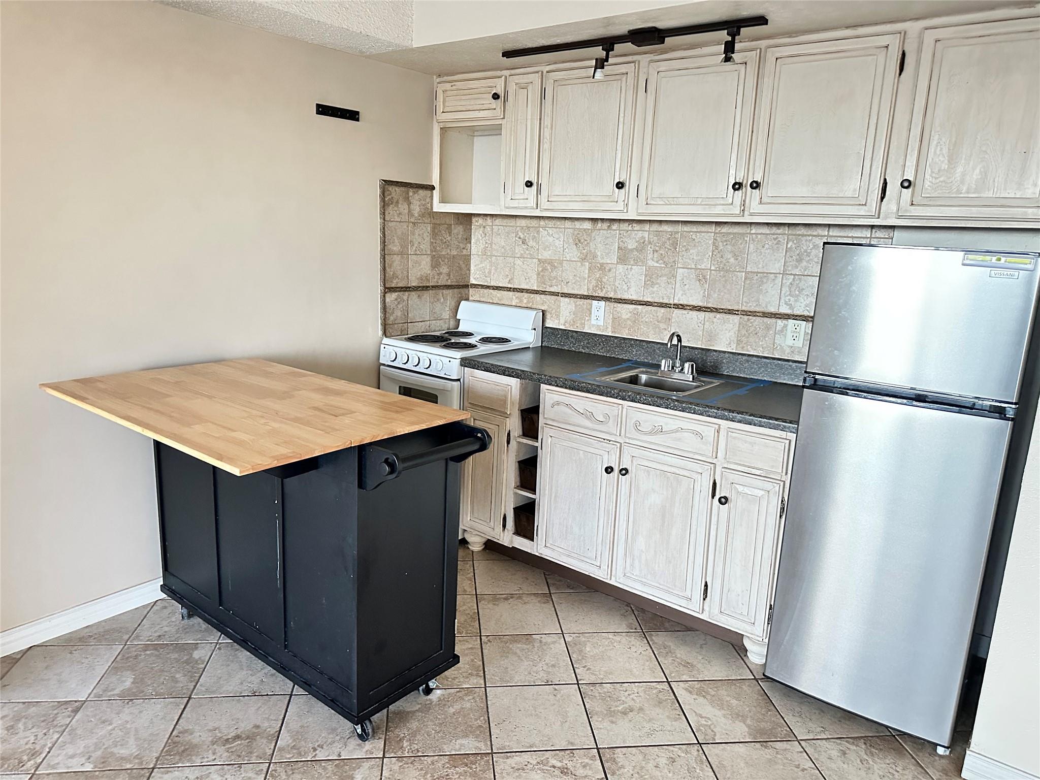 5916 Lago Vista Way # B18, Lago Vista, TX 78645