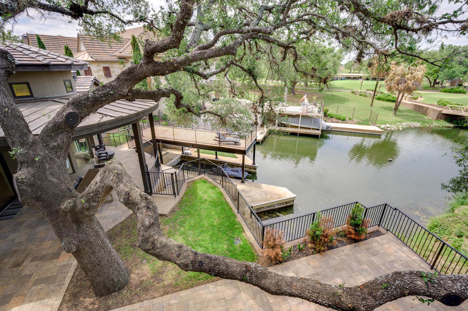 901 Sun Ray, Horseshoe Bay, TX 78657