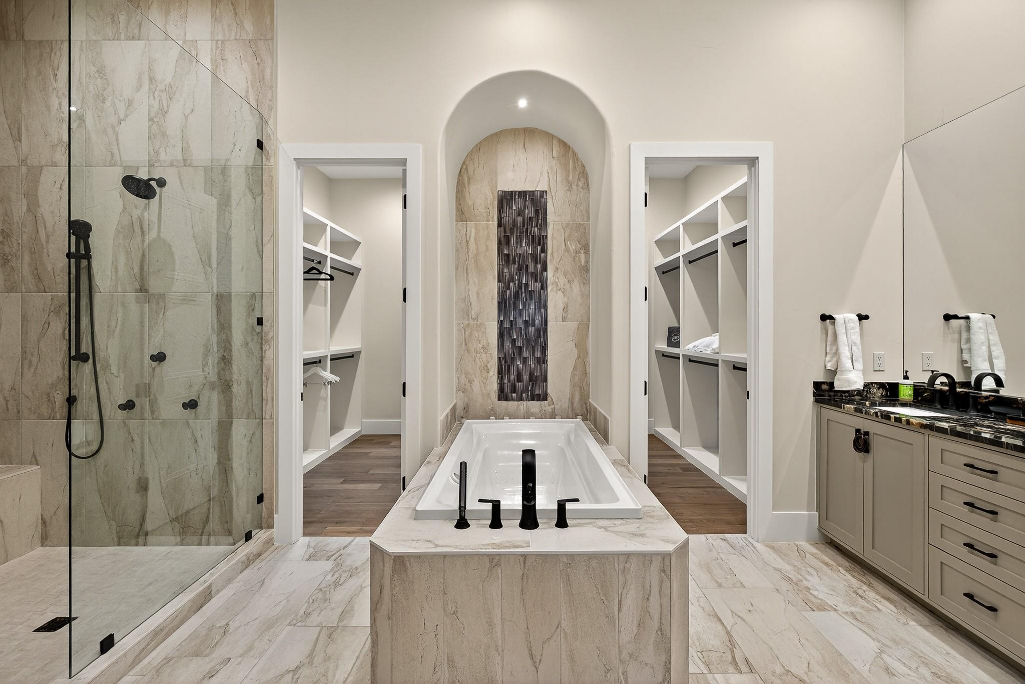 901 Sun Ray, Horseshoe Bay, TX 78657