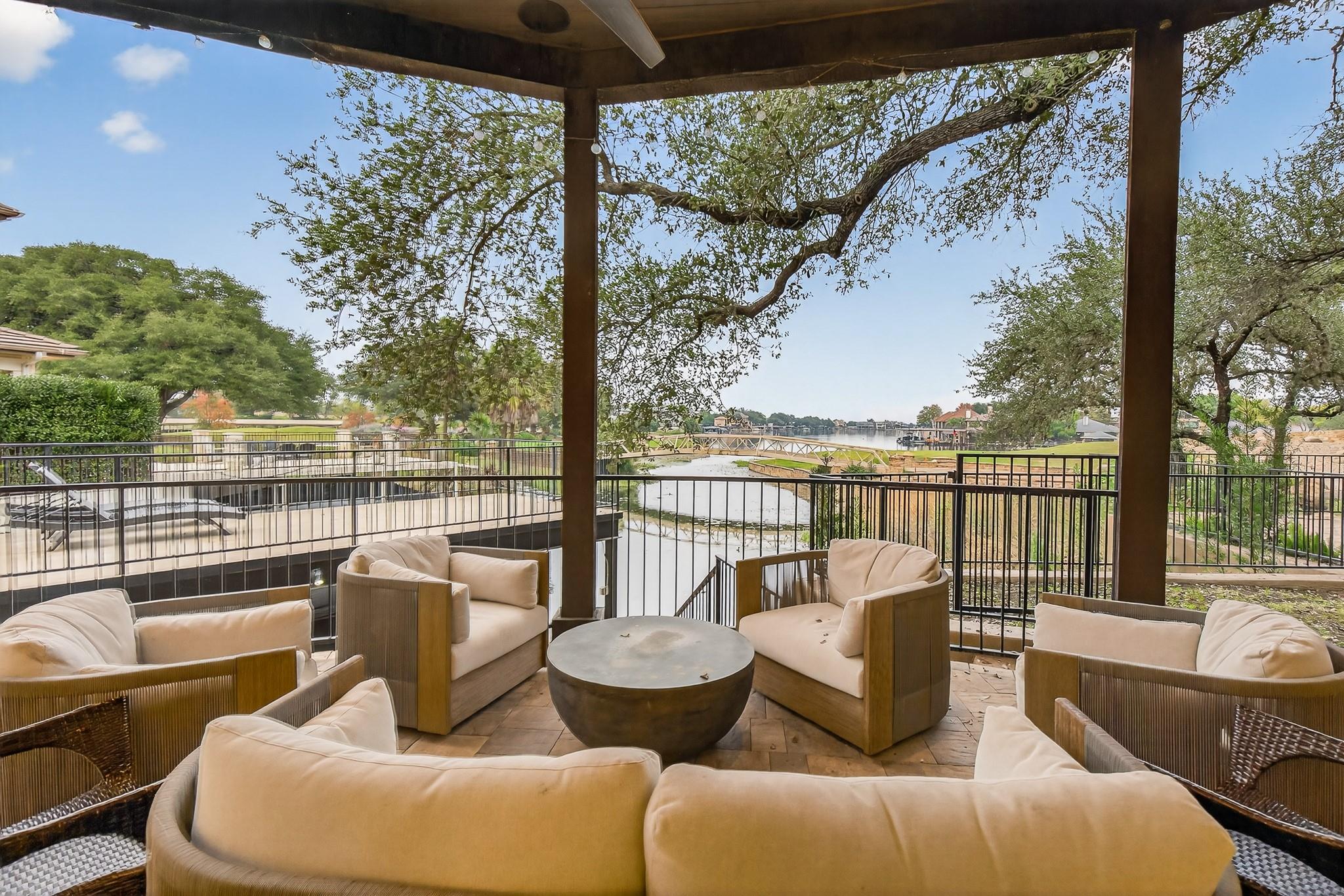 901 Sun Ray, Horseshoe Bay, TX 78657