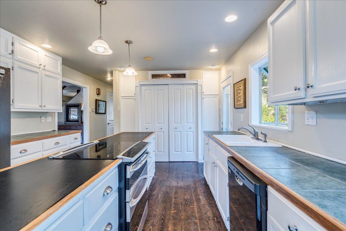 251 Oak Grove Dr, Dripping Springs, TX 78620