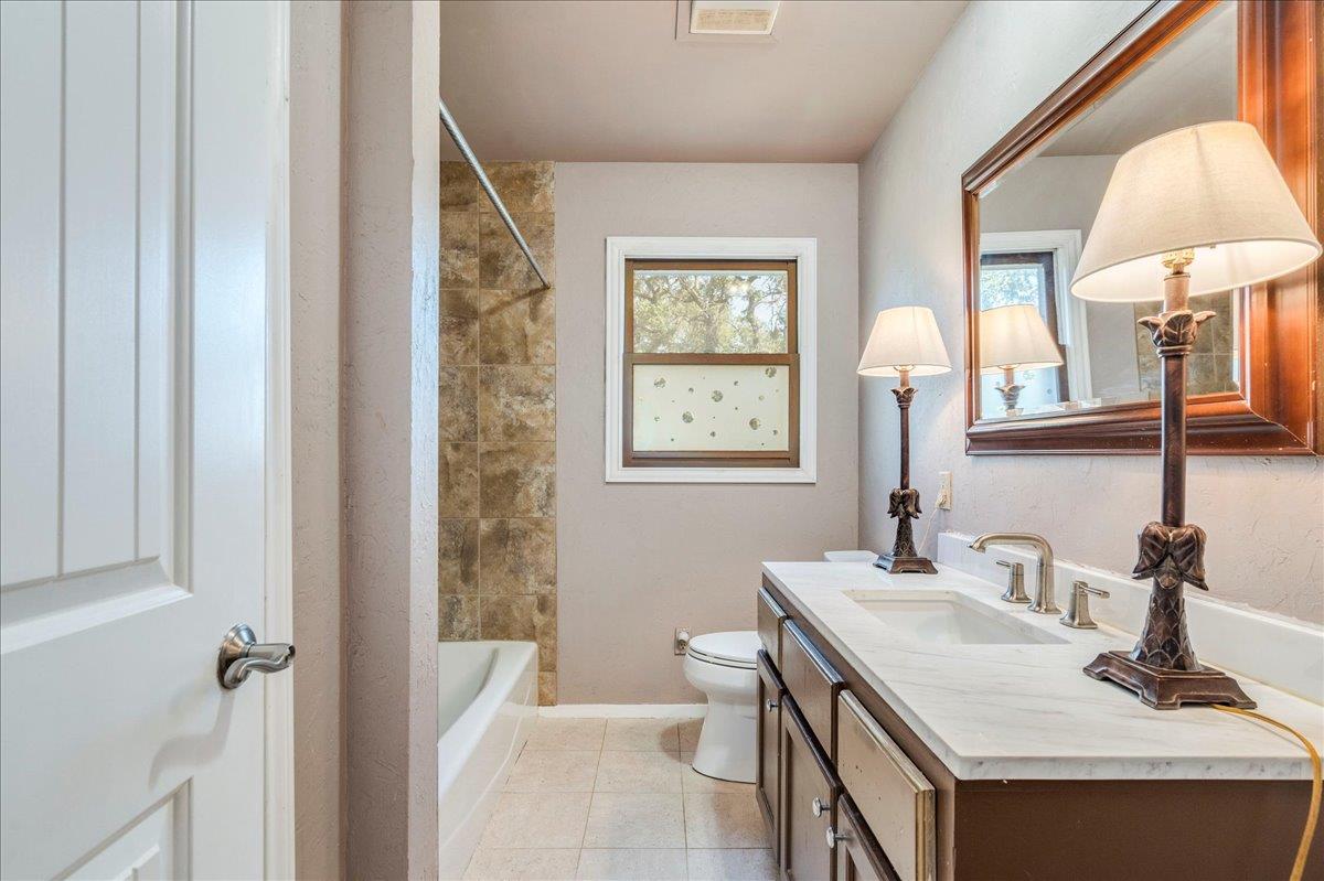 251 Oak Grove Dr, Dripping Springs, TX 78620